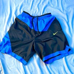 Nike men’s shorts small